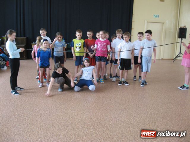 Zdjęcie w galerii na portalu naszraciborz.pl: Promują zdrowie i zabawy na śniegu wiadomości z regionu