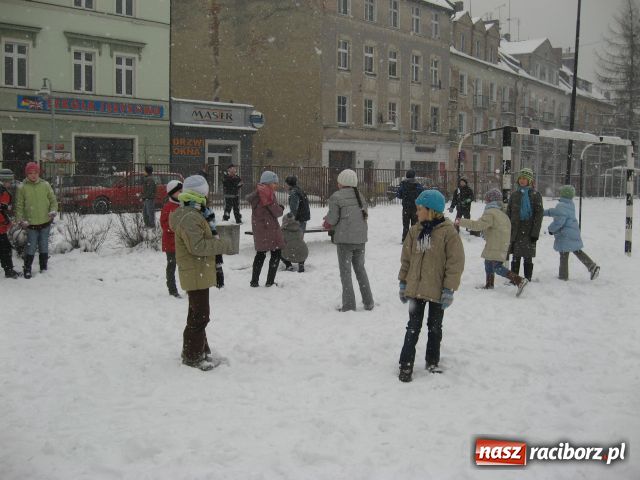 Zdjęcie w galerii na portalu naszraciborz.pl: Promują zdrowie i zabawy na śniegu wiadomości z regionu