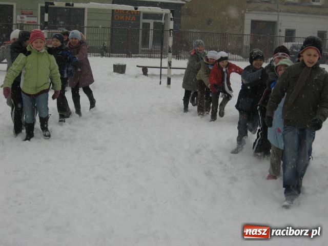 Zdjęcie w galerii na portalu naszraciborz.pl: Promują zdrowie i zabawy na śniegu wiadomości z regionu