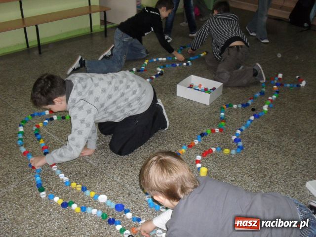 Zdjęcie w galerii na portalu naszraciborz.pl: Promują zdrowie i zabawy na śniegu wiadomości z regionu