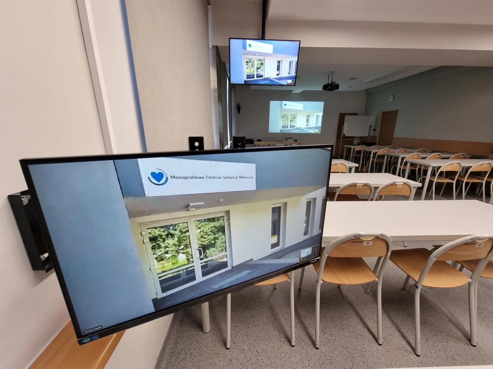 Zdjęcie w galerii na portalu naszraciborz.pl: Nowoczesna technika audiowizualna w raciborskiej uczelni wiadomości z regionu