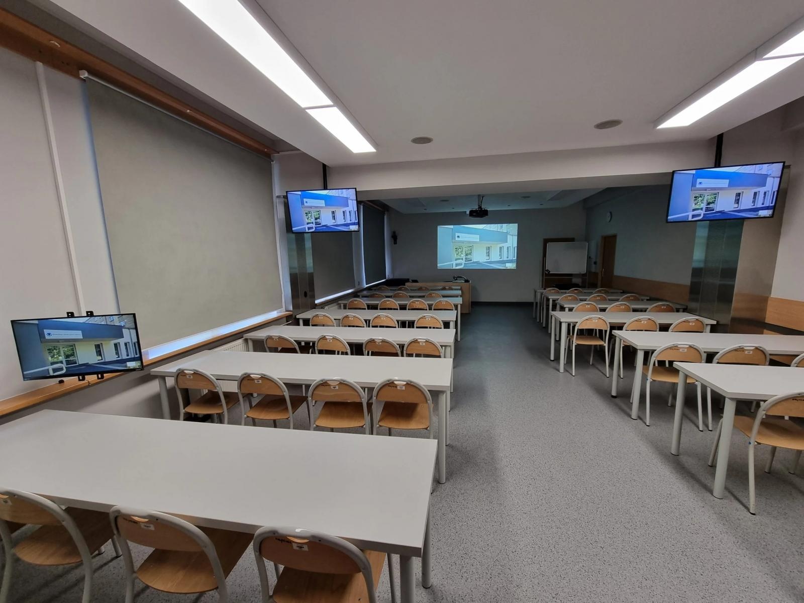 Zdjęcie w galerii na portalu naszraciborz.pl: Nowoczesna technika audiowizualna w raciborskiej uczelni wiadomości z regionu