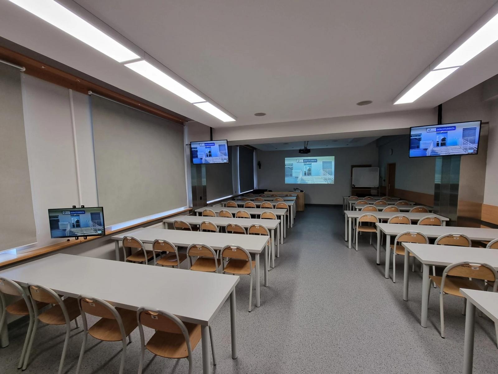 Zdjęcie w galerii na portalu naszraciborz.pl: Nowoczesna technika audiowizualna w raciborskiej uczelni wiadomości z regionu