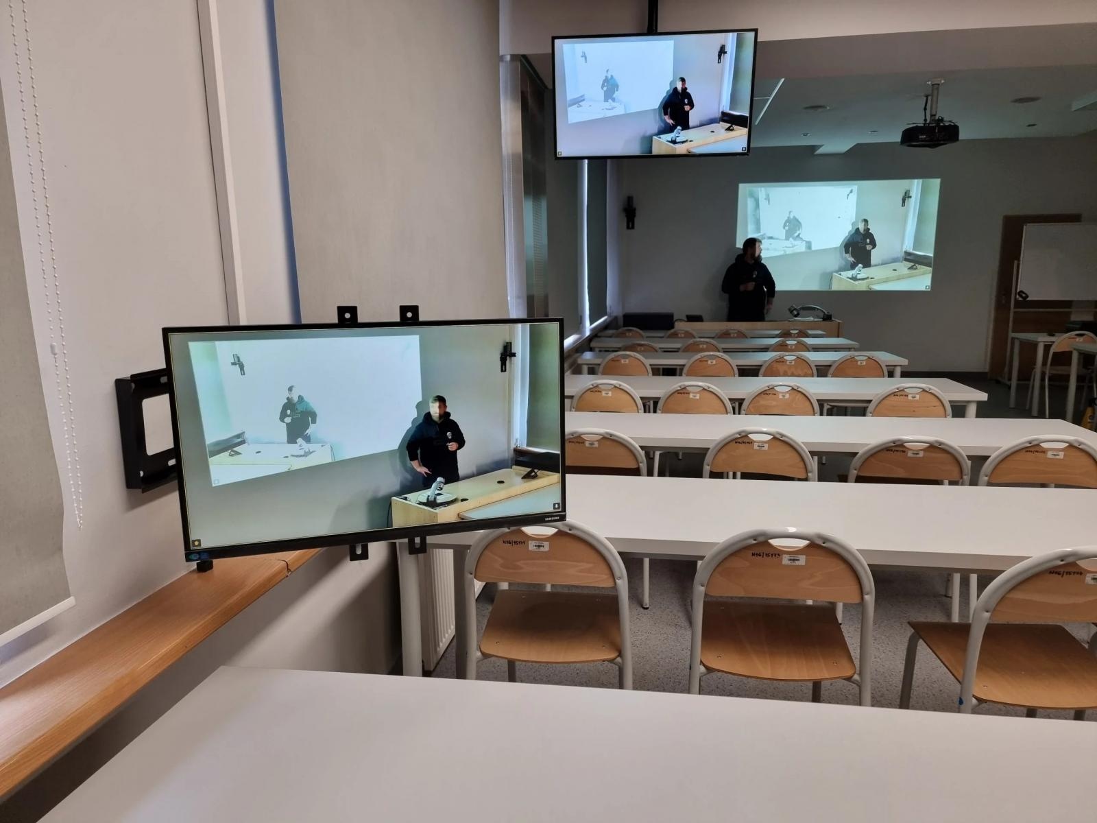 Zdjęcie w galerii na portalu naszraciborz.pl: Nowoczesna technika audiowizualna w raciborskiej uczelni wiadomości z regionu