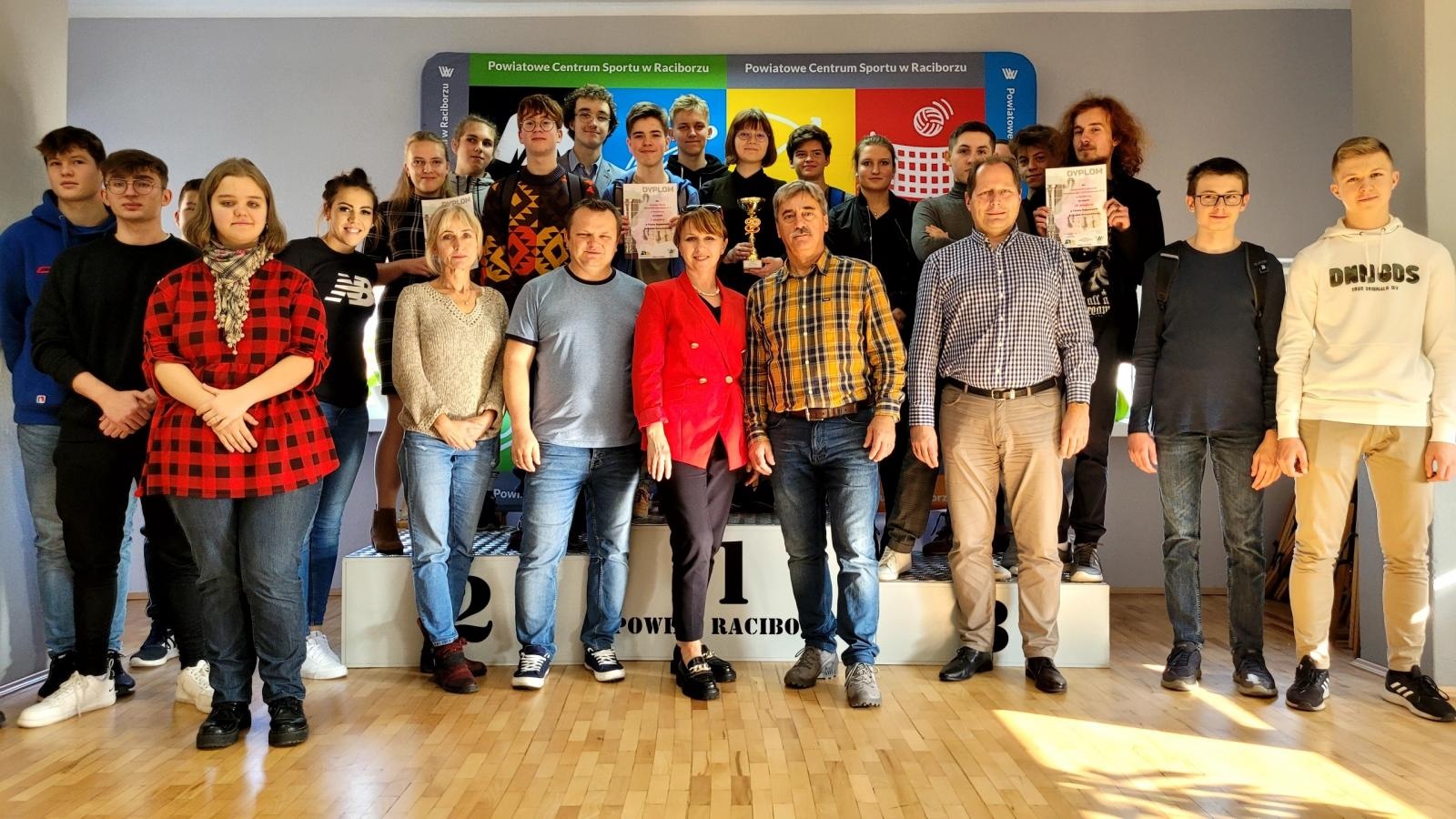 Zdjęcie w galerii na portalu naszraciborz.pl: Team z Kasprowicza najlepszy w szachach wiadomości z regionu