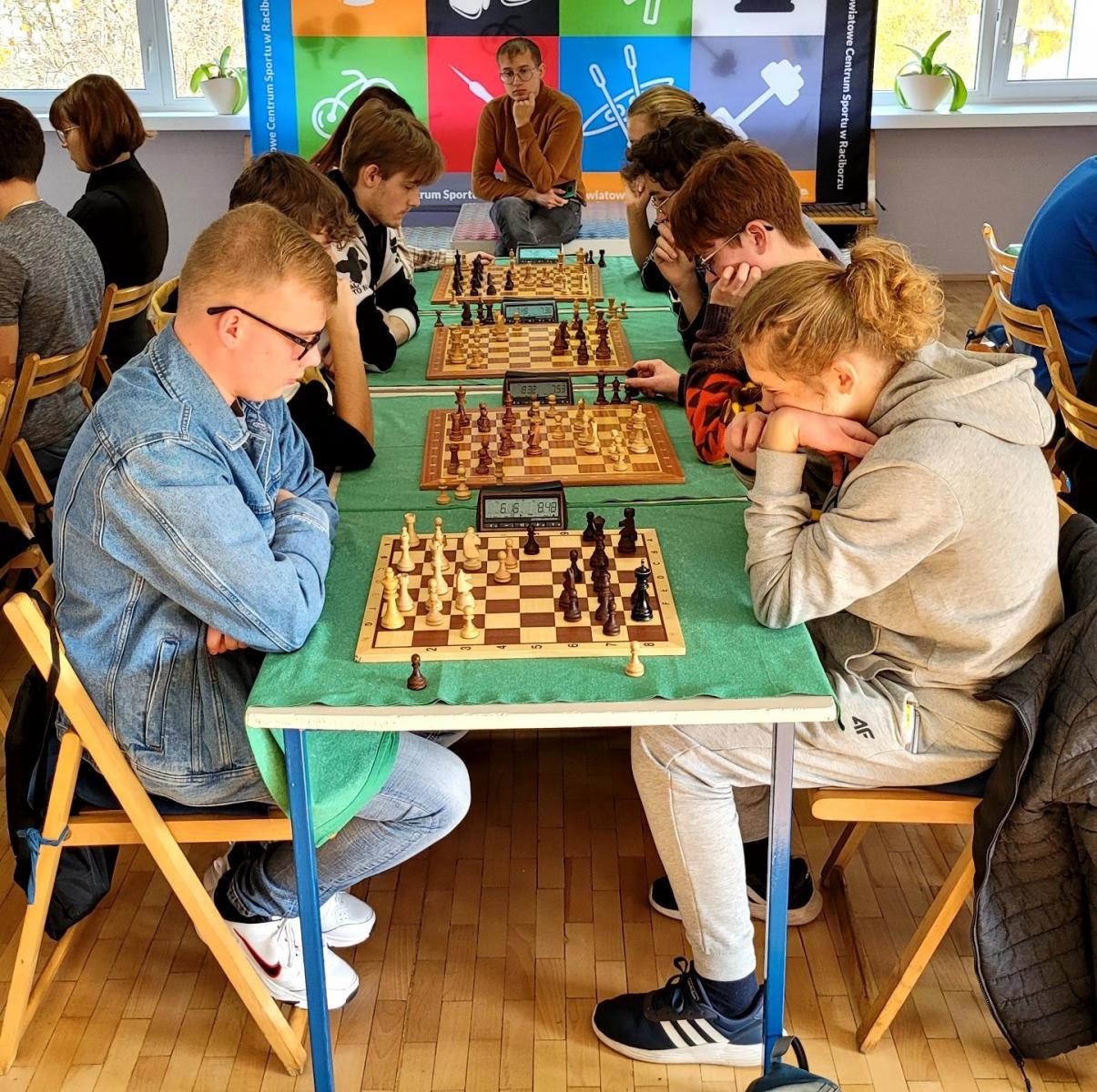 Zdjęcie w galerii na portalu naszraciborz.pl: Team z Kasprowicza najlepszy w szachach wiadomości z regionu