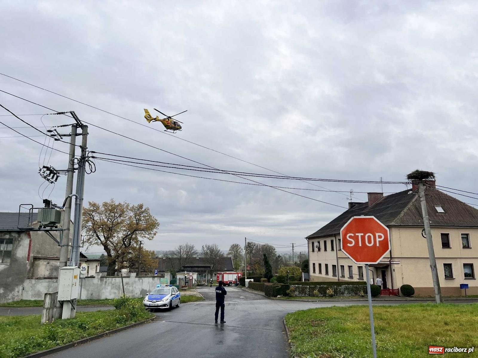 Zdjęcie w galerii na portalu naszraciborz.pl: Nieszczęśliwy wypadek w Bojanowie. Lądował śmigłowiec LPR [FOTO i WIDEO] wiadomości z regionu