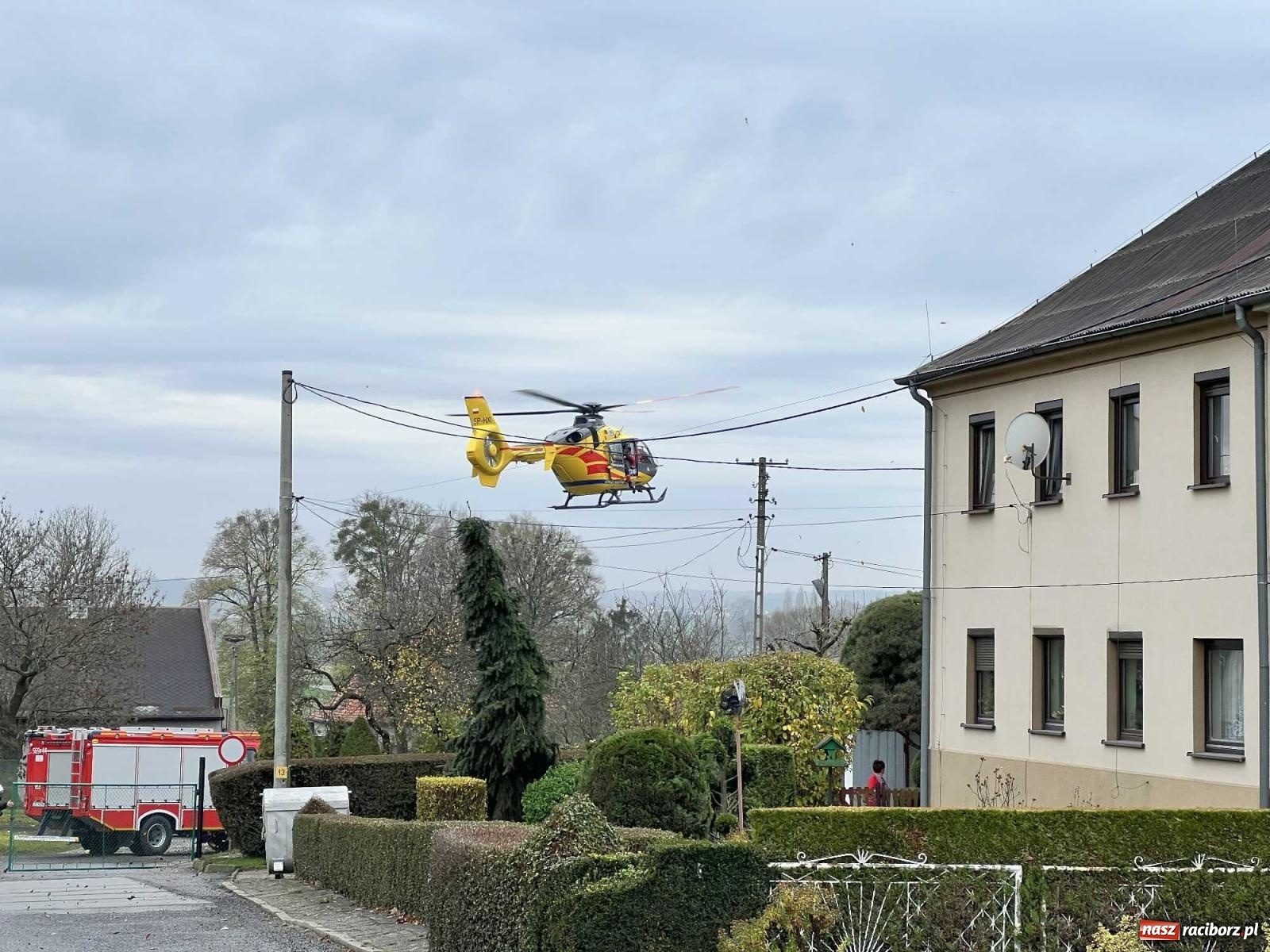 Zdjęcie w galerii na portalu naszraciborz.pl: Nieszczęśliwy wypadek w Bojanowie. Lądował śmigłowiec LPR [FOTO i WIDEO] wiadomości z regionu