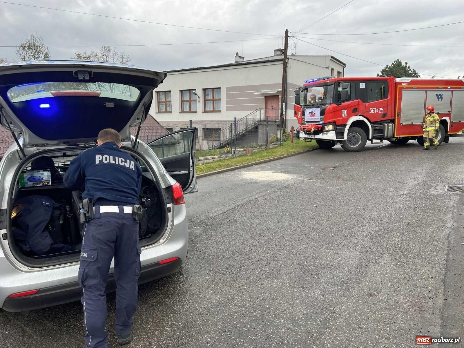 Zdjęcie w galerii na portalu naszraciborz.pl: Nieszczęśliwy wypadek w Bojanowie. Lądował śmigłowiec LPR [FOTO i WIDEO] wiadomości z regionu