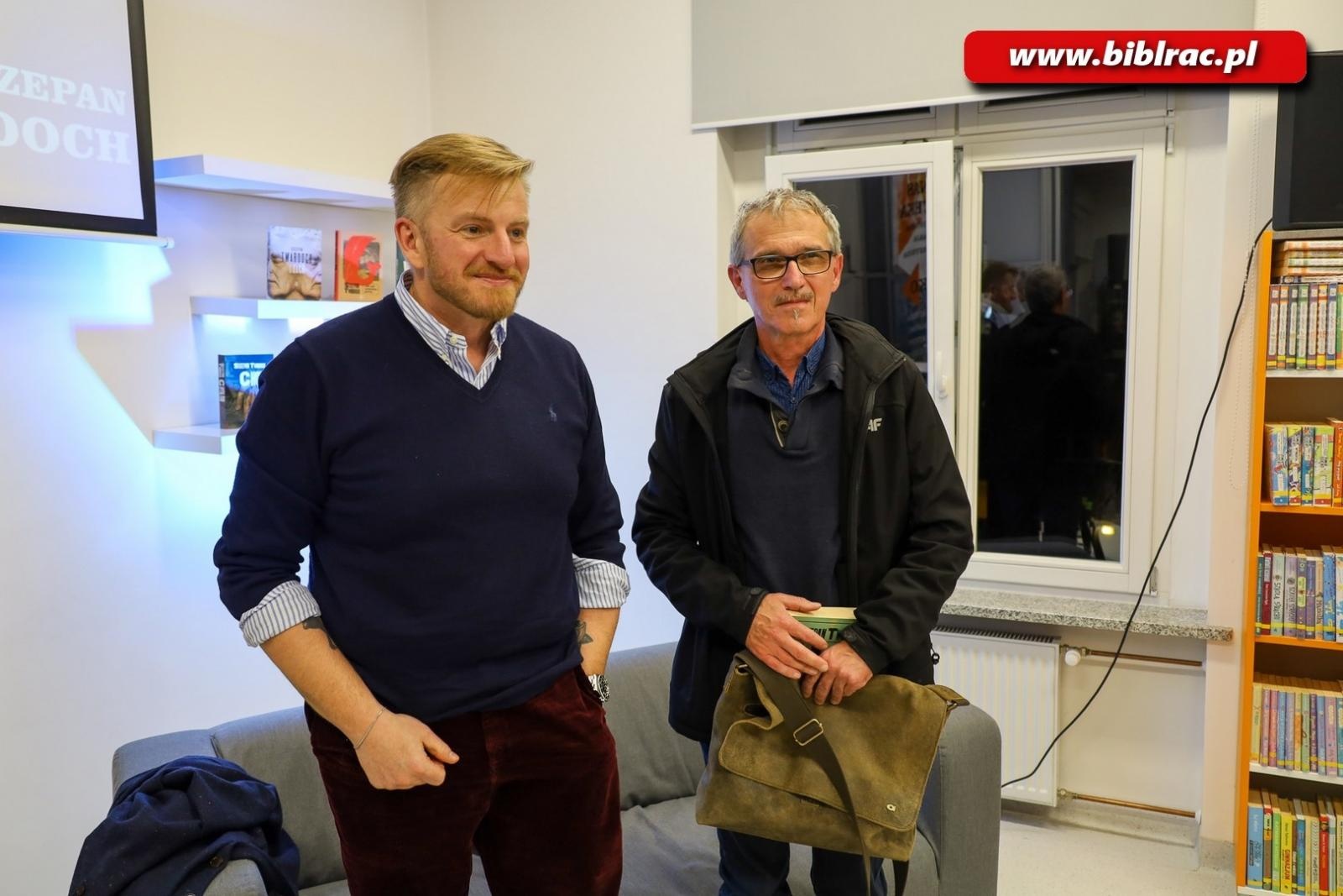Zdjęcie w galerii na portalu naszraciborz.pl: Tłumy na spotkaniu ze Szczepanem Twardochem w Bibliotece [FOTO] wiadomości z regionu