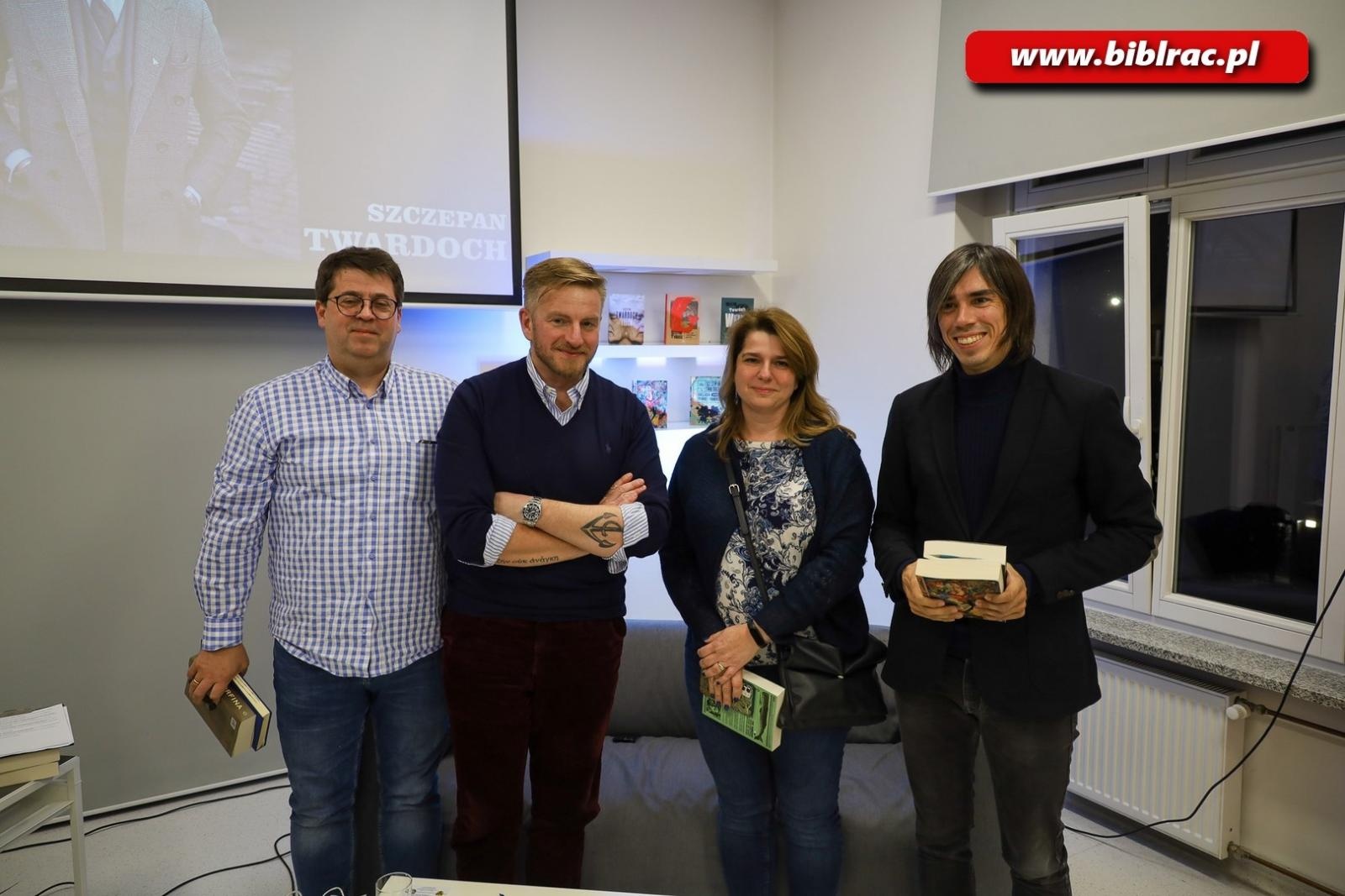 Zdjęcie w galerii na portalu naszraciborz.pl: Tłumy na spotkaniu ze Szczepanem Twardochem w Bibliotece [FOTO] wiadomości z regionu