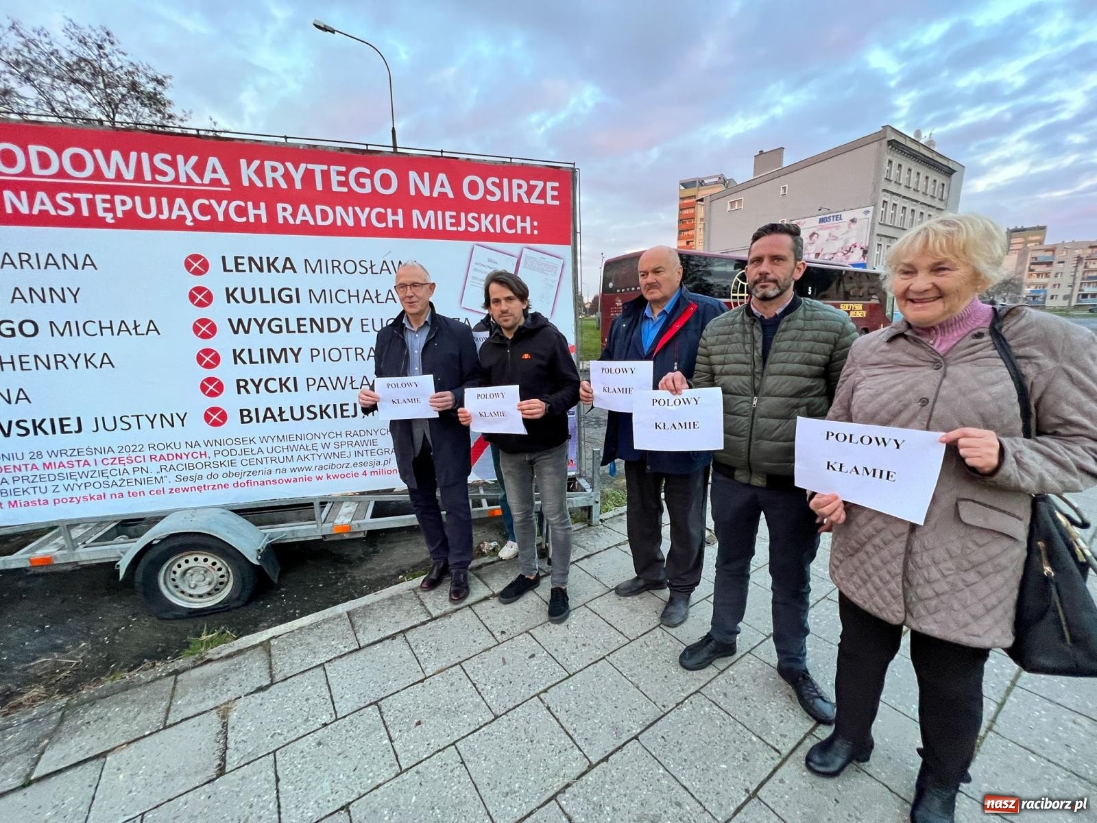 Zdjęcie w galerii na portalu naszraciborz.pl: Radni raciborskiej opozycji: Polowy kłamie wiadomości z regionu