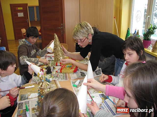 Zdjęcie w galerii na portalu naszraciborz.pl: W SP 13 świąteczni goście z Czech wiadomości z regionu