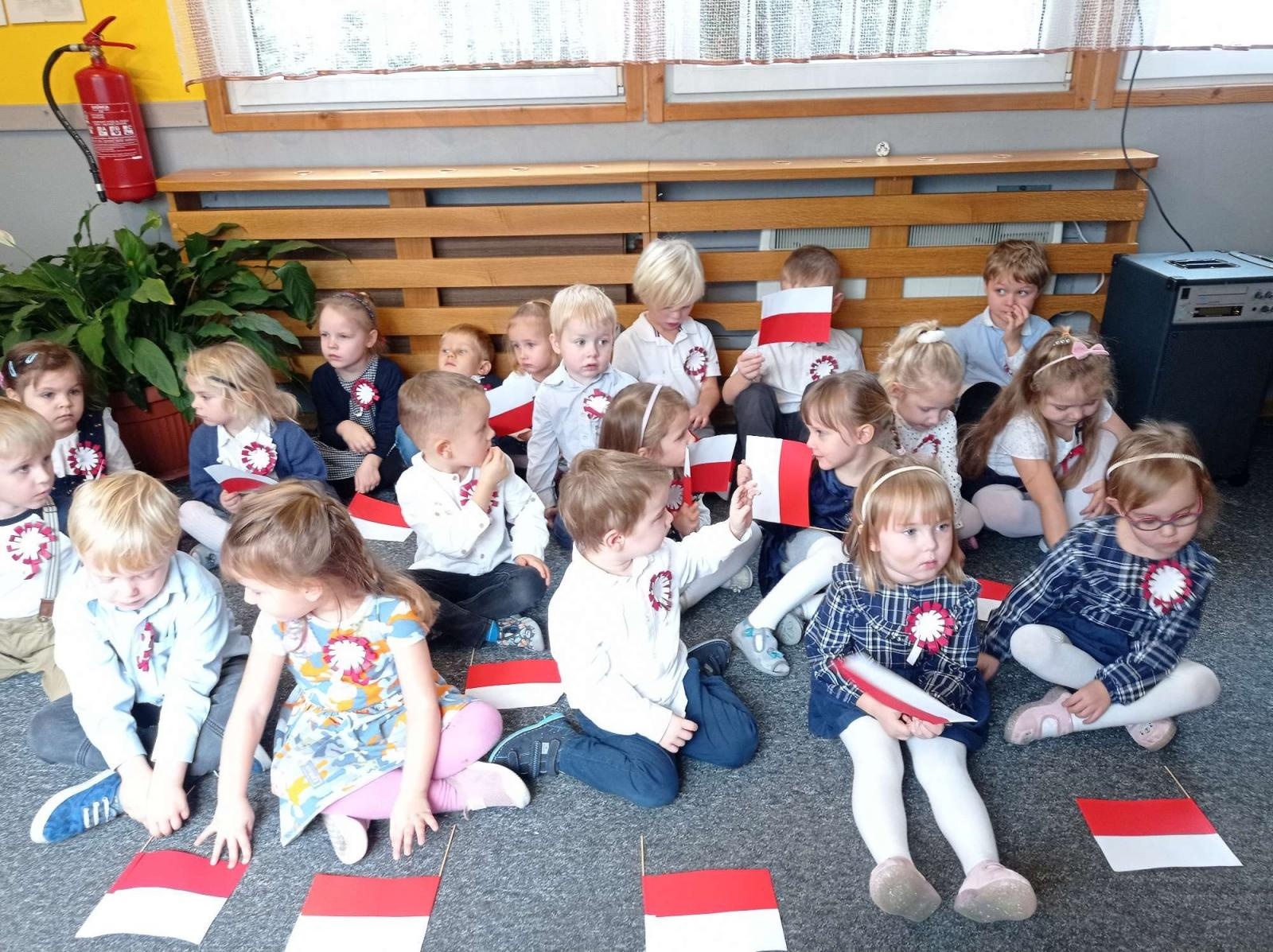 Zdjęcie w galerii na portalu naszraciborz.pl: Przedszkolaki z Polnej uczciły 11 listopada wiadomości z regionu