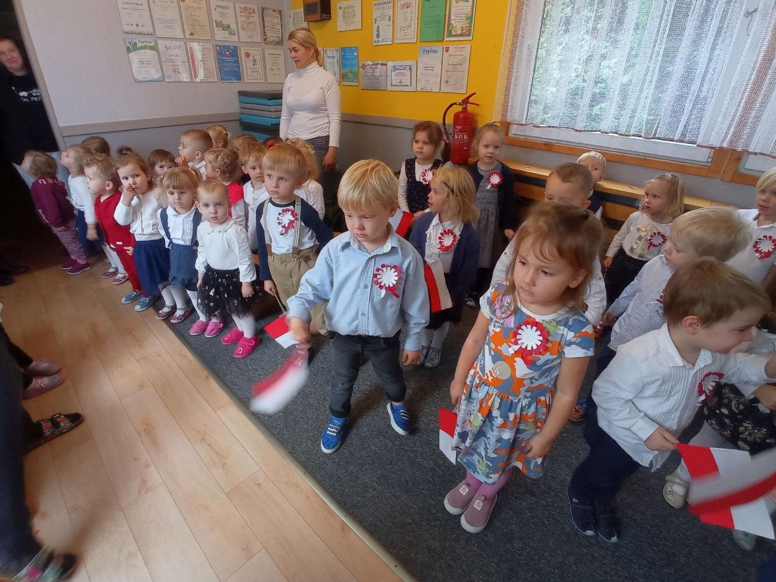 Zdjęcie w galerii na portalu naszraciborz.pl: Przedszkolaki z Polnej uczciły 11 listopada wiadomości z regionu