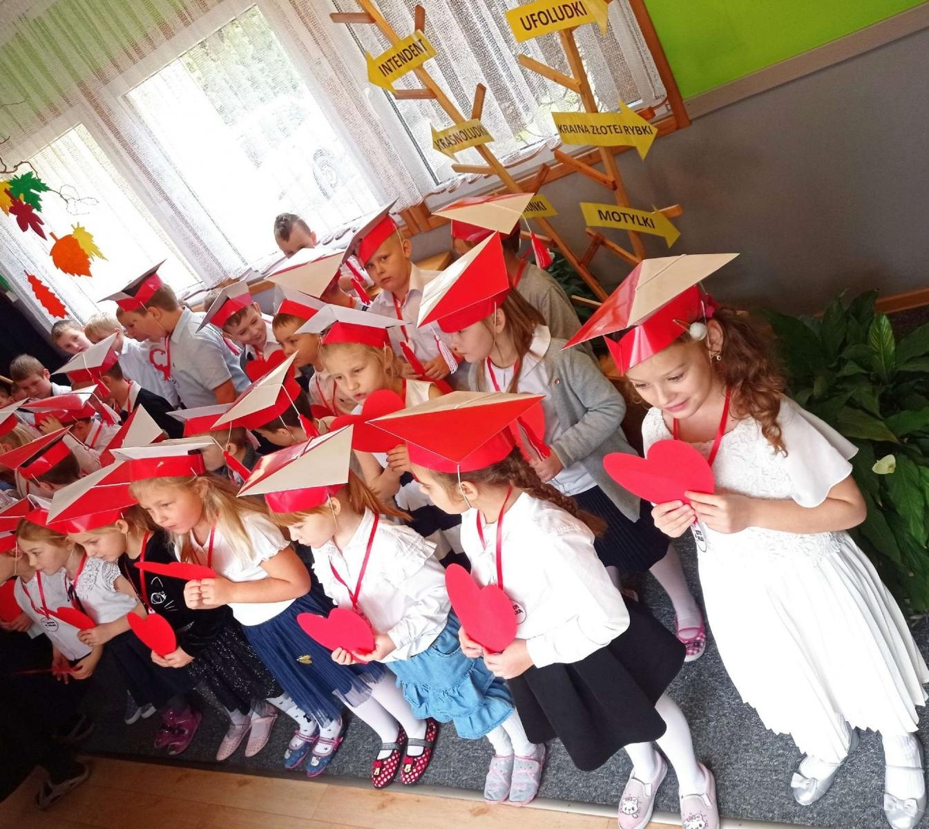 Zdjęcie w galerii na portalu naszraciborz.pl: Przedszkolaki z Polnej uczciły 11 listopada wiadomości z regionu