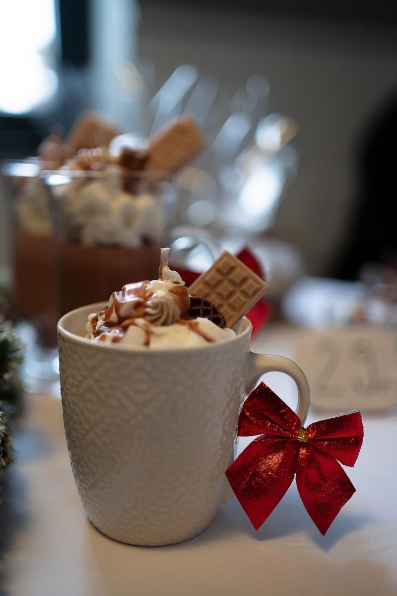 Zdjęcie w galerii na portalu naszraciborz.pl: Przedświąteczny Kiermasz Prezentów Wyjątkowych wiadomości z regionu