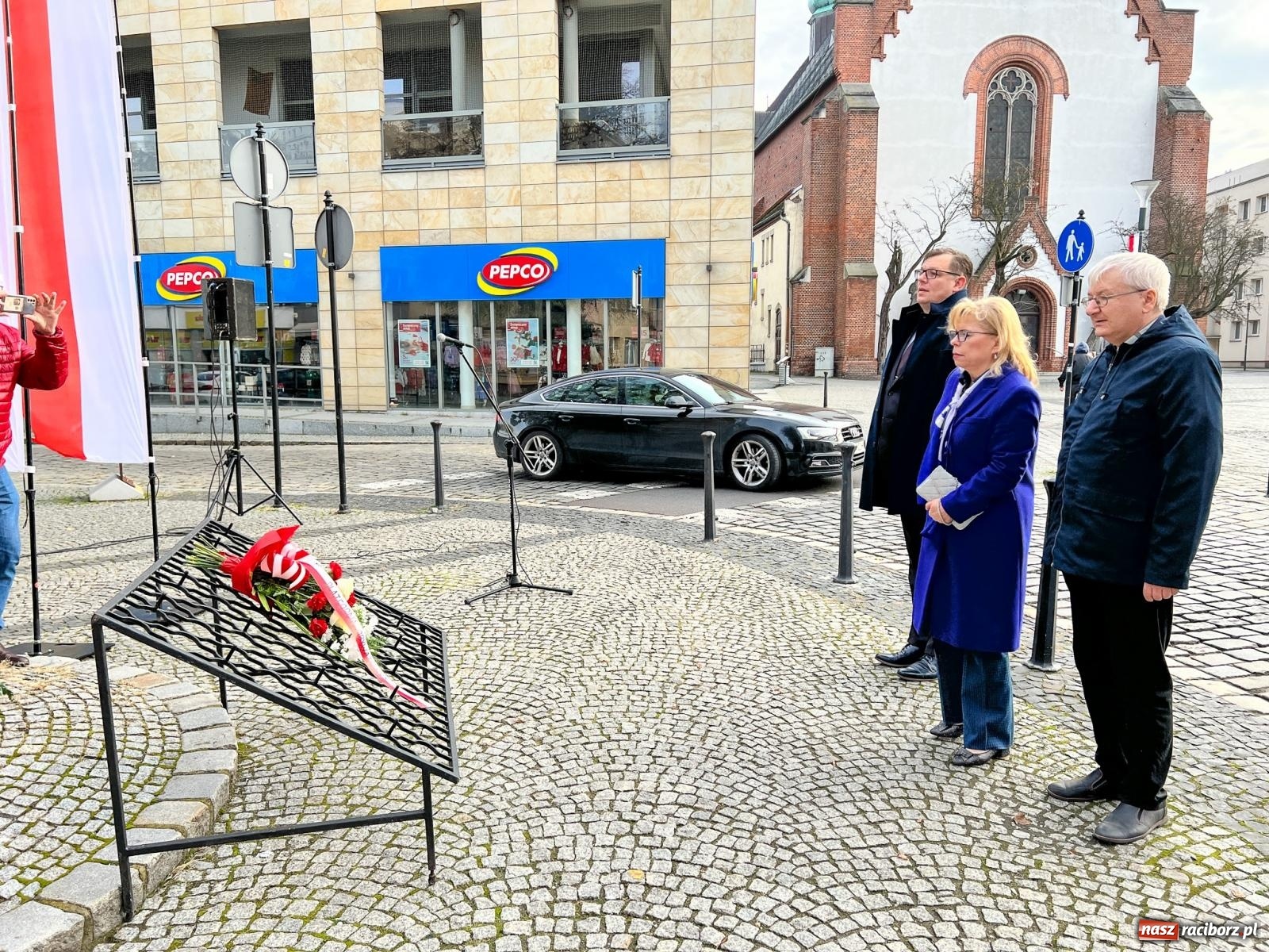 Zdjęcie w galerii na portalu naszraciborz.pl: Raciborska Platforma Obywatelska uczciła rocznicę odzyskania niepodległości poza miejskimi obchodami [FOTO i WIDEO] wiadomości z regionu