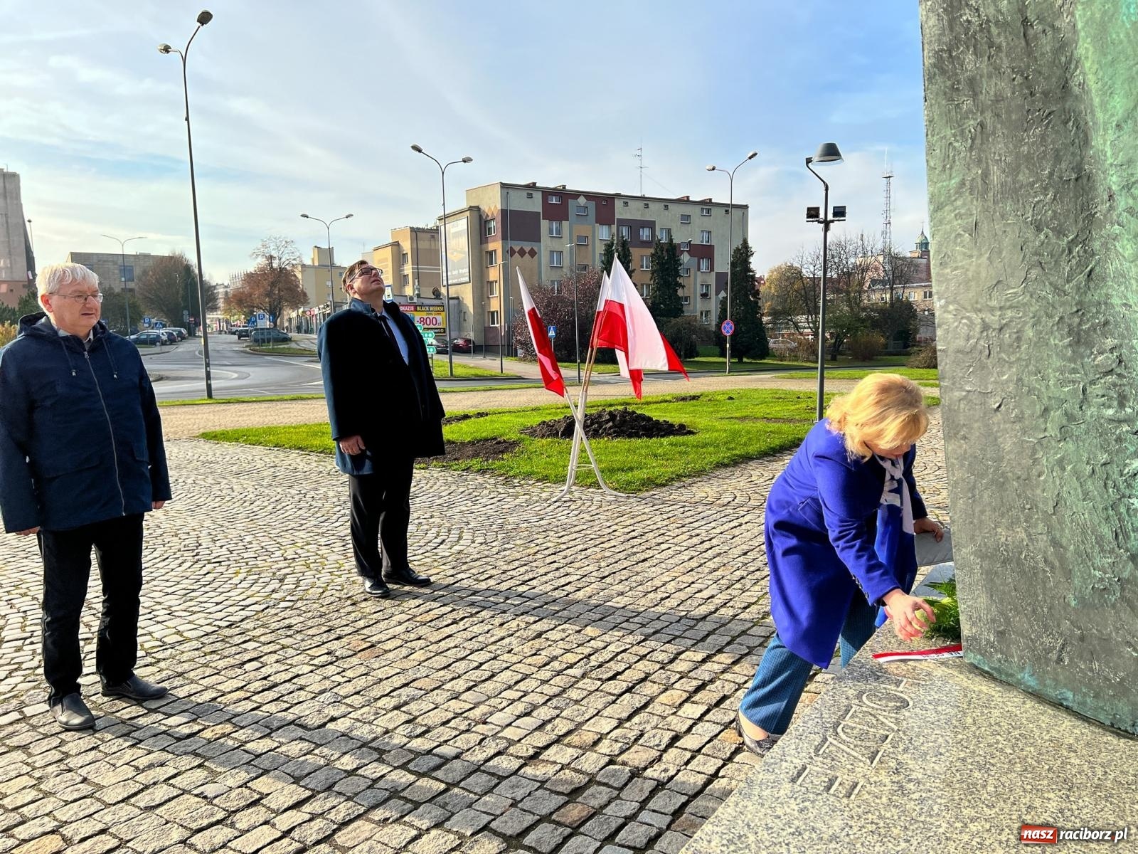 Zdjęcie w galerii na portalu naszraciborz.pl: Raciborska Platforma Obywatelska uczciła rocznicę odzyskania niepodległości poza miejskimi obchodami [FOTO i WIDEO] wiadomości z regionu