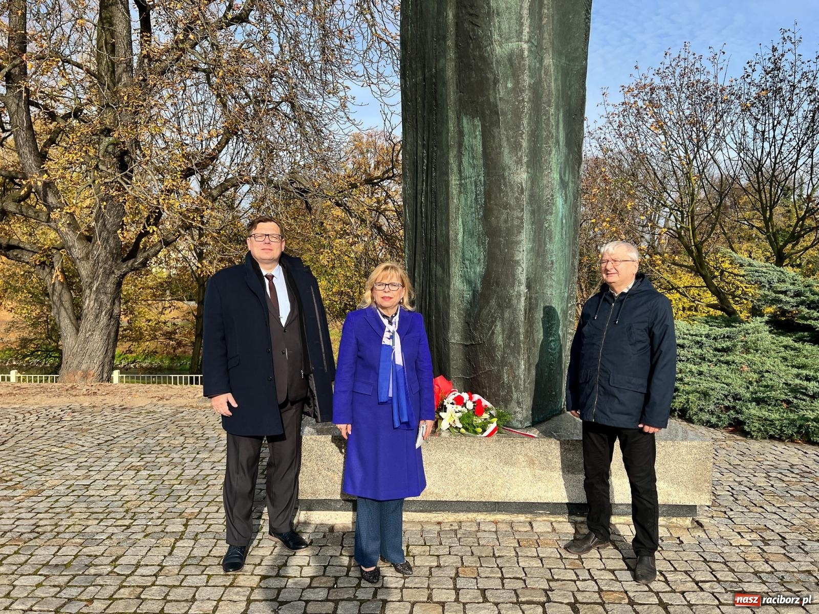 Zdjęcie w galerii na portalu naszraciborz.pl: Raciborska Platforma Obywatelska uczciła rocznicę odzyskania niepodległości poza miejskimi obchodami [FOTO i WIDEO] wiadomości z regionu