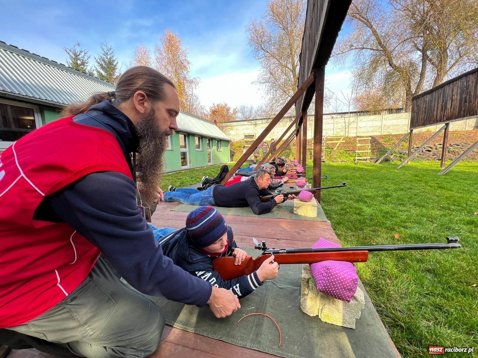 Zdjęcie w galerii na portalu naszraciborz.pl: 11-11-11, czyli strzelanie na Narodowe Święto Niepodległości w Raciborzu wiadomości z regionu