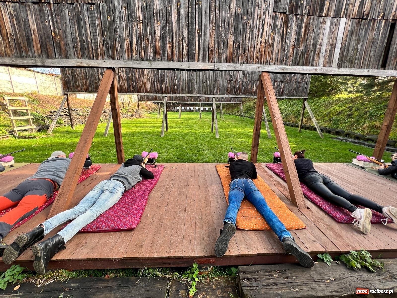 Zdjęcie w galerii na portalu naszraciborz.pl: 11-11-11, czyli strzelanie na Narodowe Święto Niepodległości w Raciborzu wiadomości z regionu