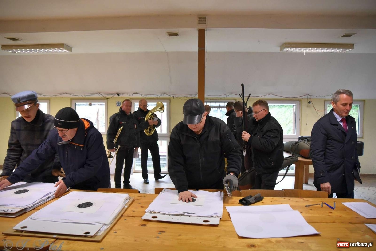Zdjęcie w galerii na portalu naszraciborz.pl: 11-11-11, czyli strzelanie na Narodowe Święto Niepodległości w Raciborzu wiadomości z regionu