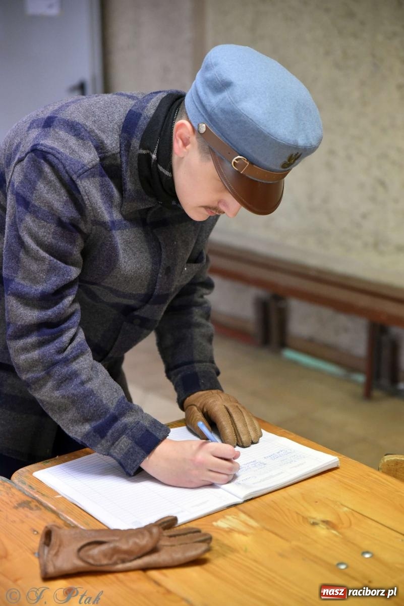 Zdjęcie w galerii na portalu naszraciborz.pl: 11-11-11, czyli strzelanie na Narodowe Święto Niepodległości w Raciborzu wiadomości z regionu