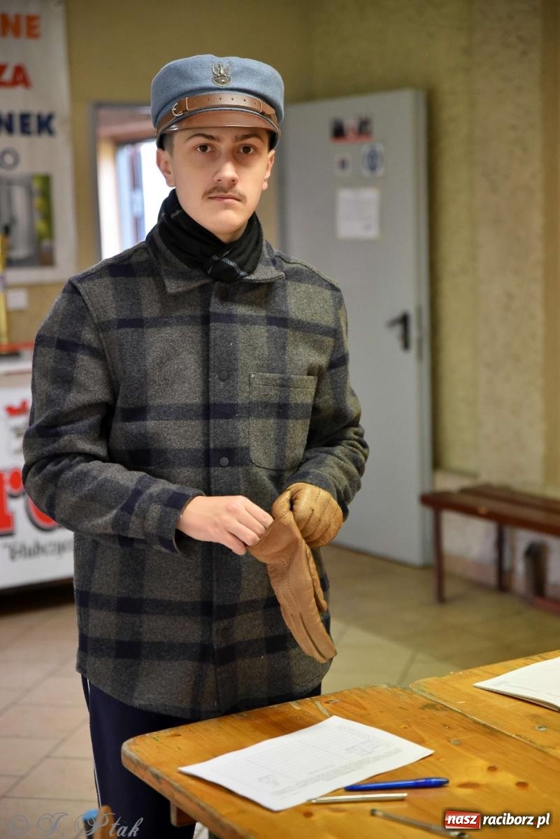 Zdjęcie w galerii na portalu naszraciborz.pl: 11-11-11, czyli strzelanie na Narodowe Święto Niepodległości w Raciborzu wiadomości z regionu