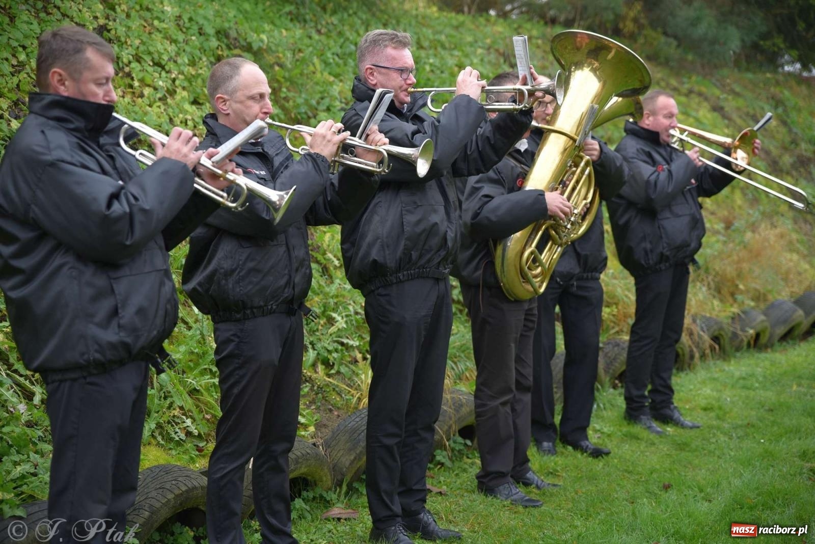 Zdjęcie w galerii na portalu naszraciborz.pl: 11-11-11, czyli strzelanie na Narodowe Święto Niepodległości w Raciborzu wiadomości z regionu