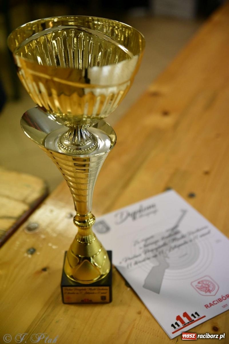 Zdjęcie w galerii na portalu naszraciborz.pl: 11-11-11, czyli strzelanie na Narodowe Święto Niepodległości w Raciborzu wiadomości z regionu