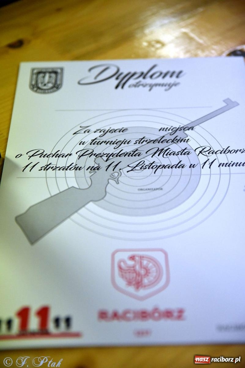 Zdjęcie w galerii na portalu naszraciborz.pl: 11-11-11, czyli strzelanie na Narodowe Święto Niepodległości w Raciborzu wiadomości z regionu