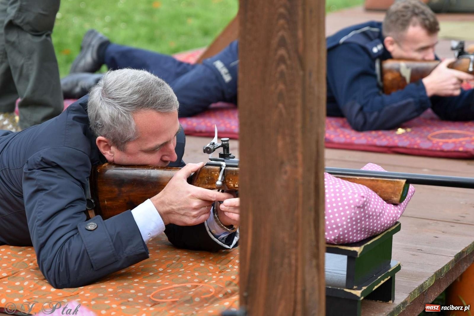 Zdjęcie w galerii na portalu naszraciborz.pl: 11-11-11, czyli strzelanie na Narodowe Święto Niepodległości w Raciborzu wiadomości z regionu