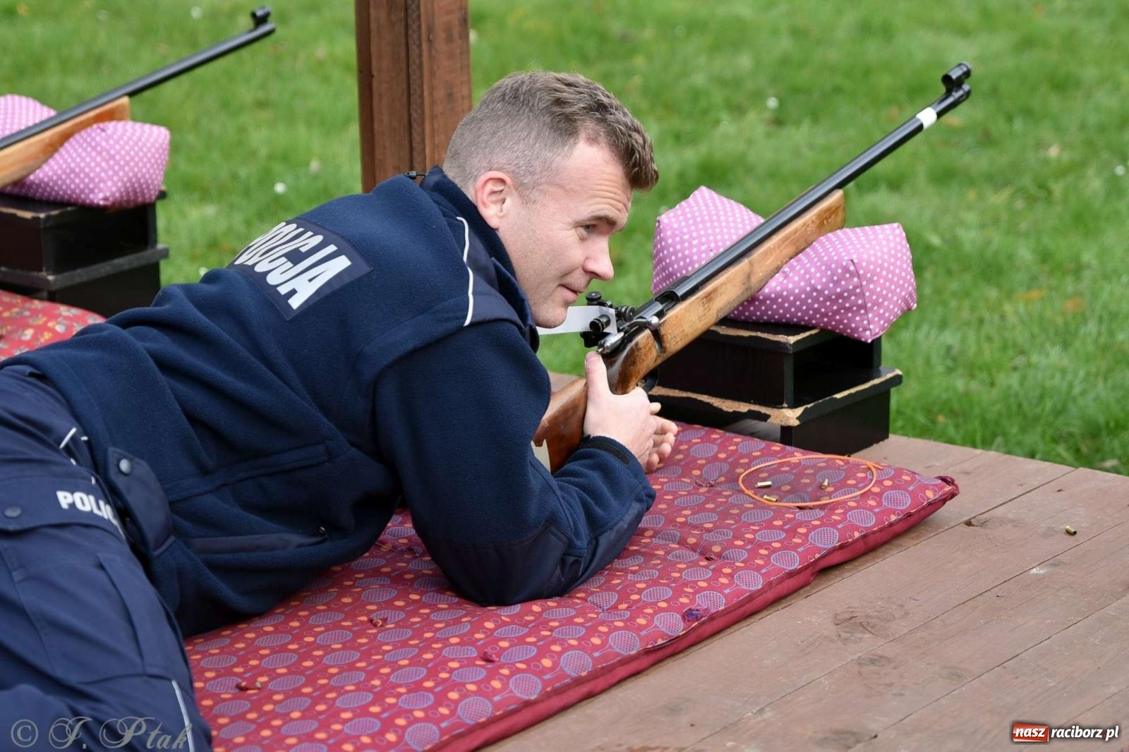 Zdjęcie w galerii na portalu naszraciborz.pl: 11-11-11, czyli strzelanie na Narodowe Święto Niepodległości w Raciborzu wiadomości z regionu