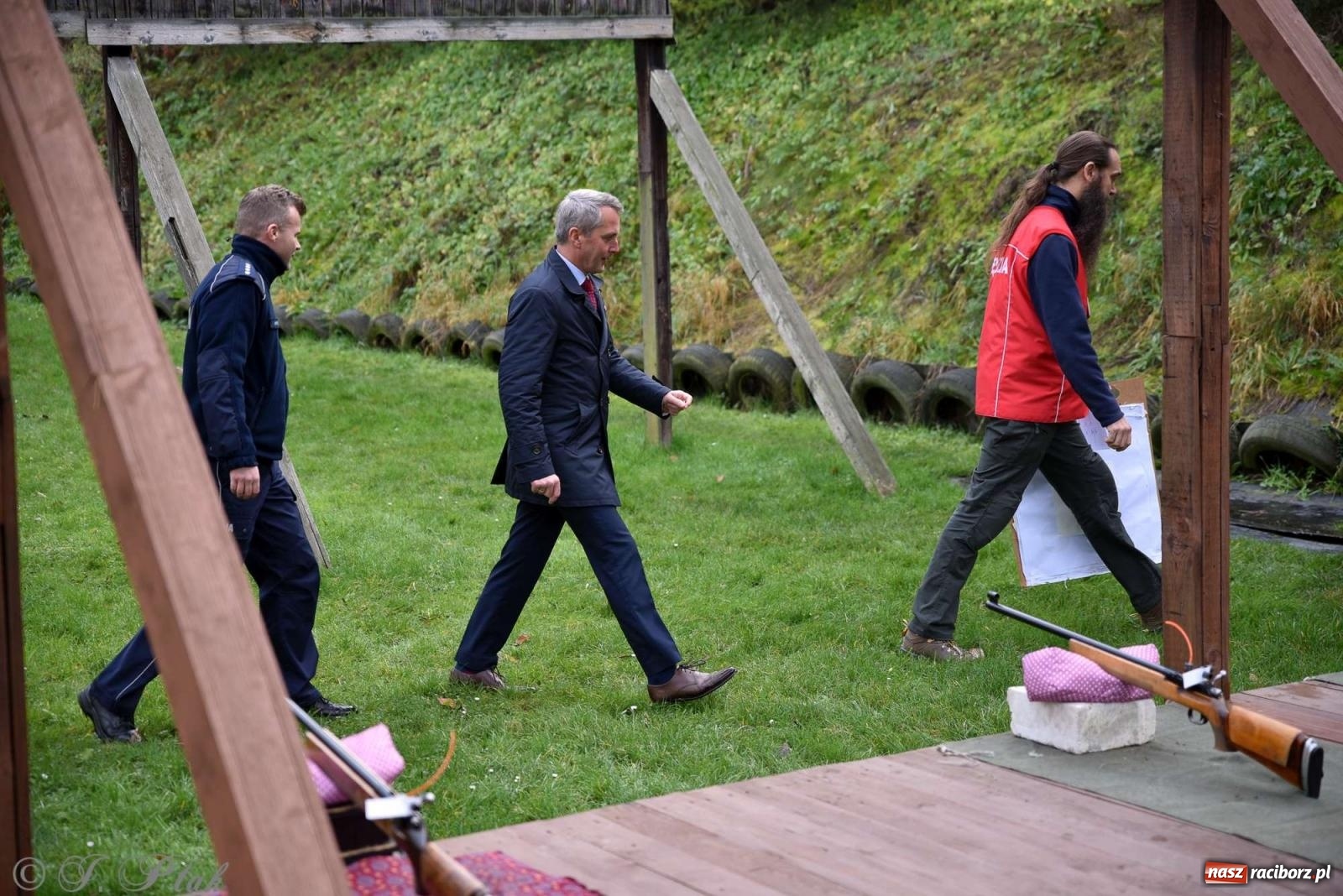 Zdjęcie w galerii na portalu naszraciborz.pl: 11-11-11, czyli strzelanie na Narodowe Święto Niepodległości w Raciborzu wiadomości z regionu