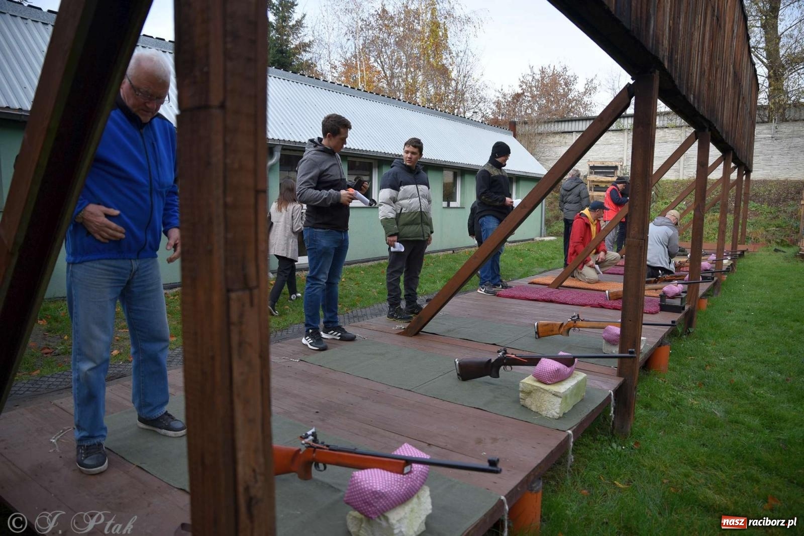 Zdjęcie w galerii na portalu naszraciborz.pl: 11-11-11, czyli strzelanie na Narodowe Święto Niepodległości w Raciborzu wiadomości z regionu