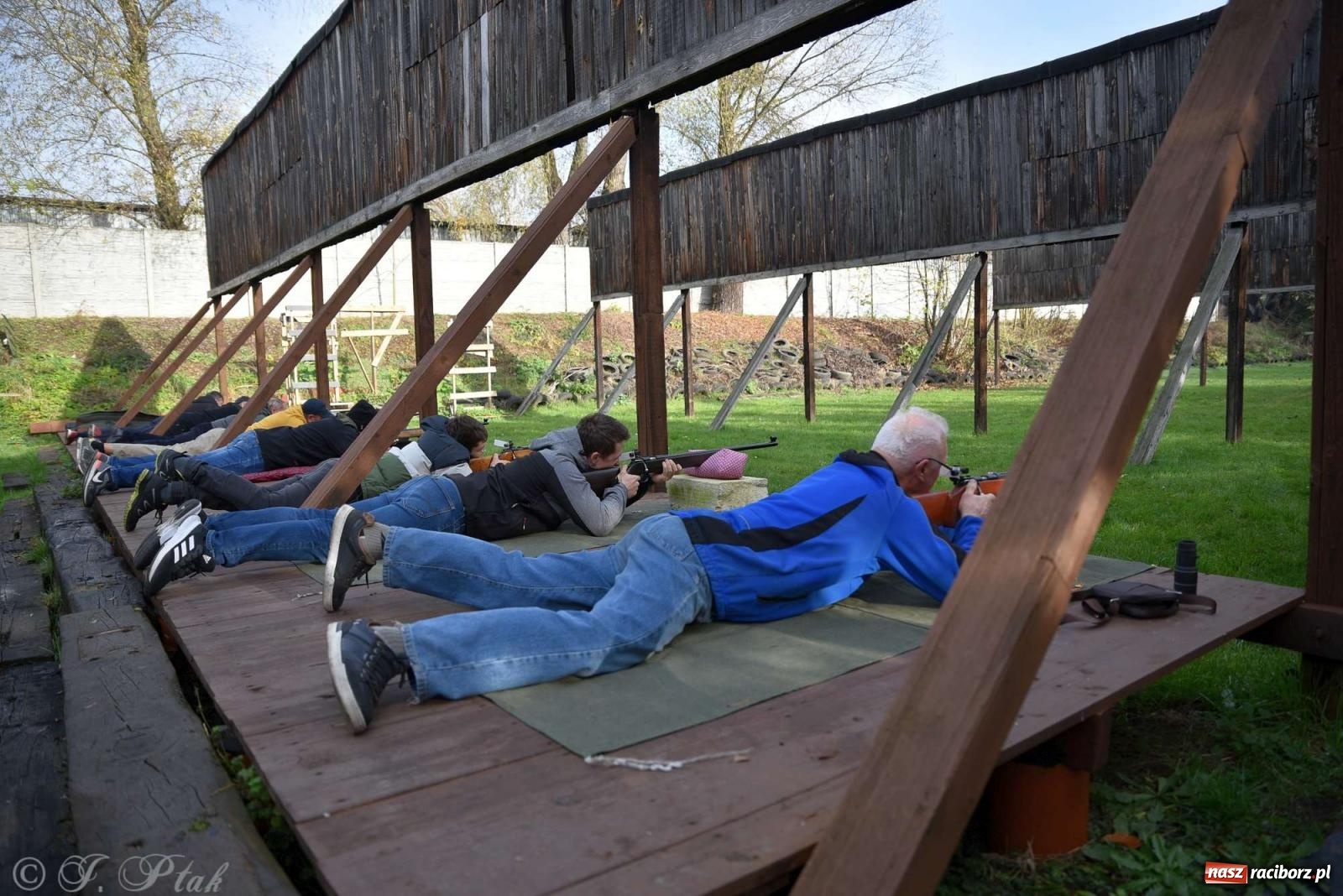 Zdjęcie w galerii na portalu naszraciborz.pl: 11-11-11, czyli strzelanie na Narodowe Święto Niepodległości w Raciborzu wiadomości z regionu