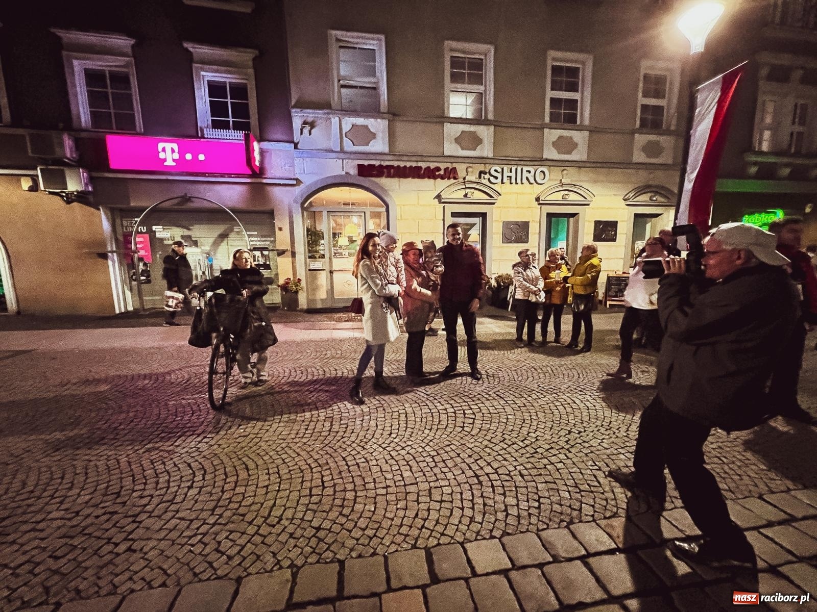 Zdjęcie w galerii na portalu naszraciborz.pl: Klimat jak z czasów legionów. Świąteczny piknik na raciborskim Rynku [FOTO i WIDEO] wiadomości z regionu
