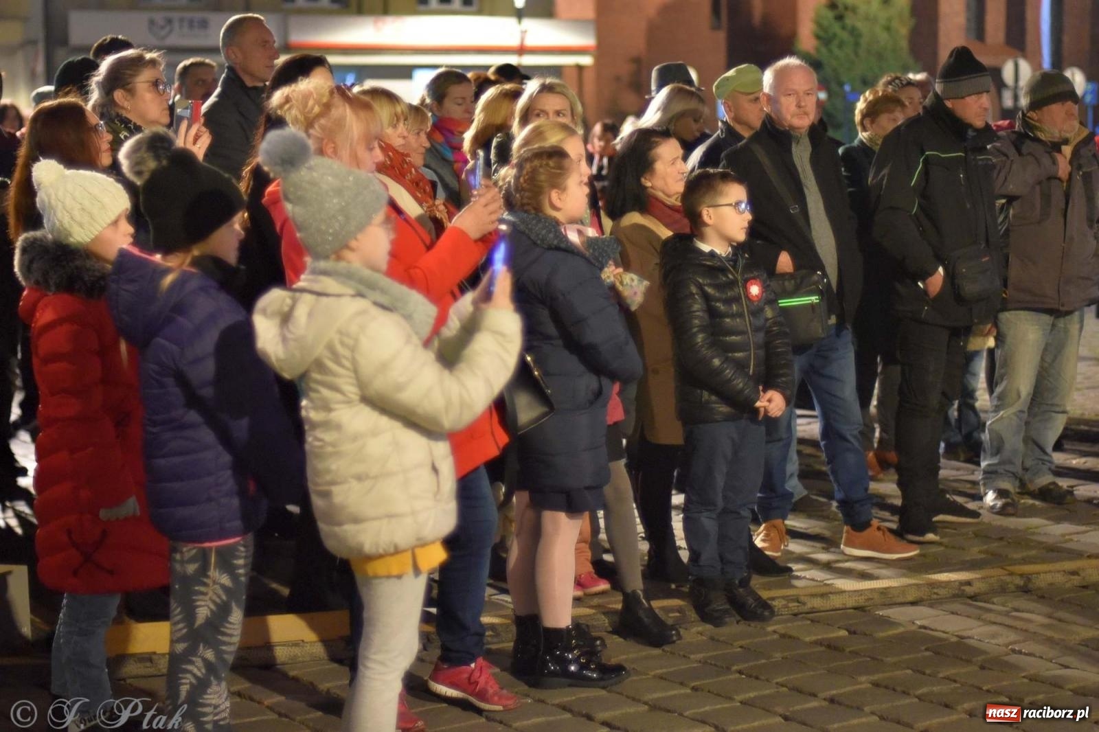 Zdjęcie w galerii na portalu naszraciborz.pl: Klimat jak z czasów legionów. Świąteczny piknik na raciborskim Rynku [FOTO i WIDEO] wiadomości z regionu