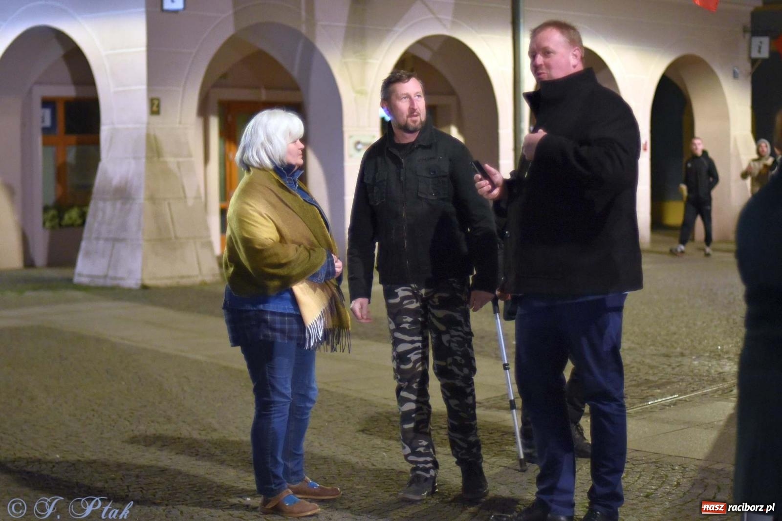 Zdjęcie w galerii na portalu naszraciborz.pl: Klimat jak z czasów legionów. Świąteczny piknik na raciborskim Rynku [FOTO i WIDEO] wiadomości z regionu