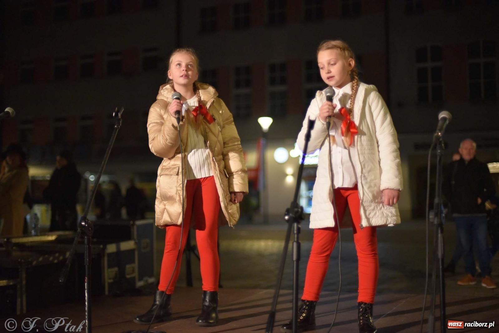 Zdjęcie w galerii na portalu naszraciborz.pl: Klimat jak z czasów legionów. Świąteczny piknik na raciborskim Rynku [FOTO i WIDEO] wiadomości z regionu