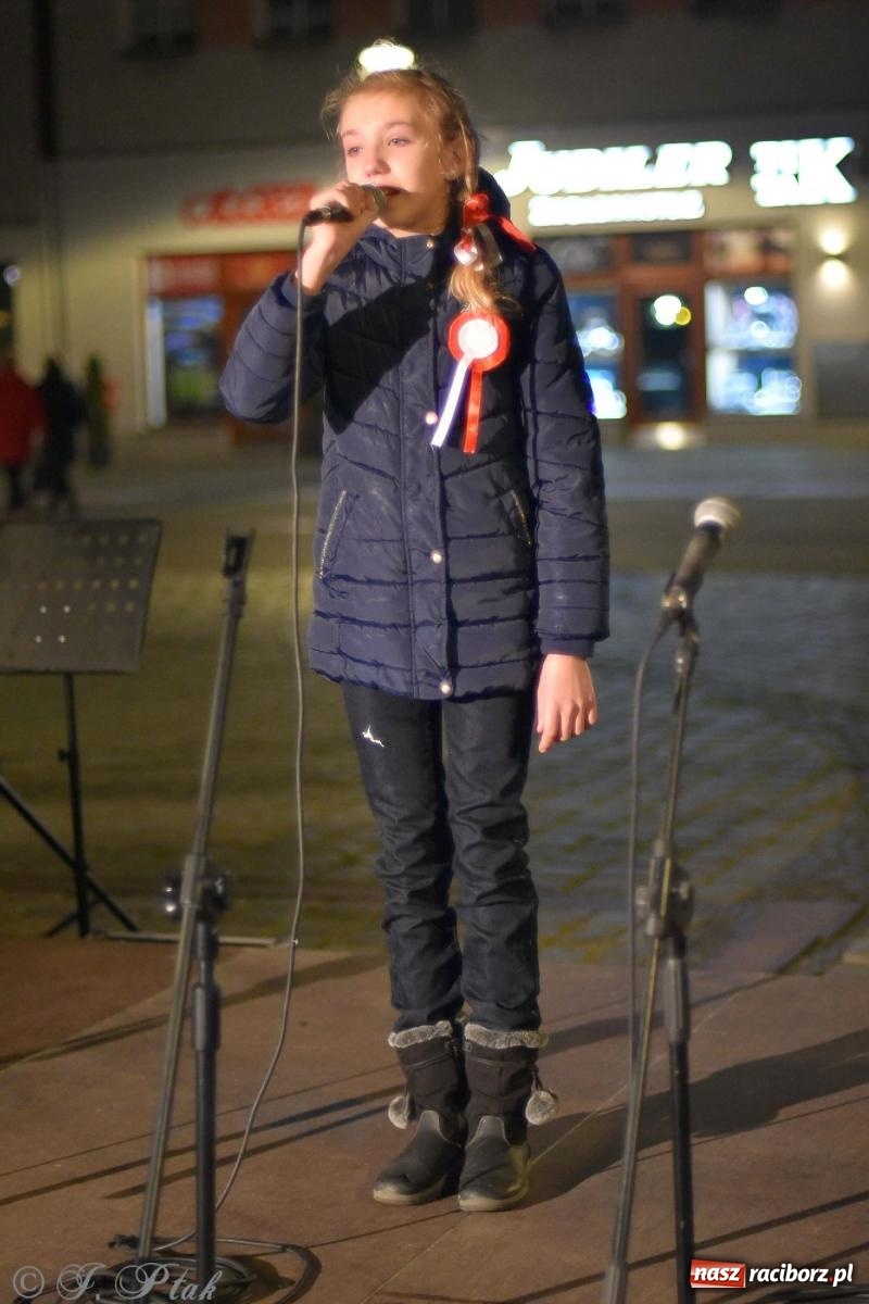 Zdjęcie w galerii na portalu naszraciborz.pl: Klimat jak z czasów legionów. Świąteczny piknik na raciborskim Rynku [FOTO i WIDEO] wiadomości z regionu