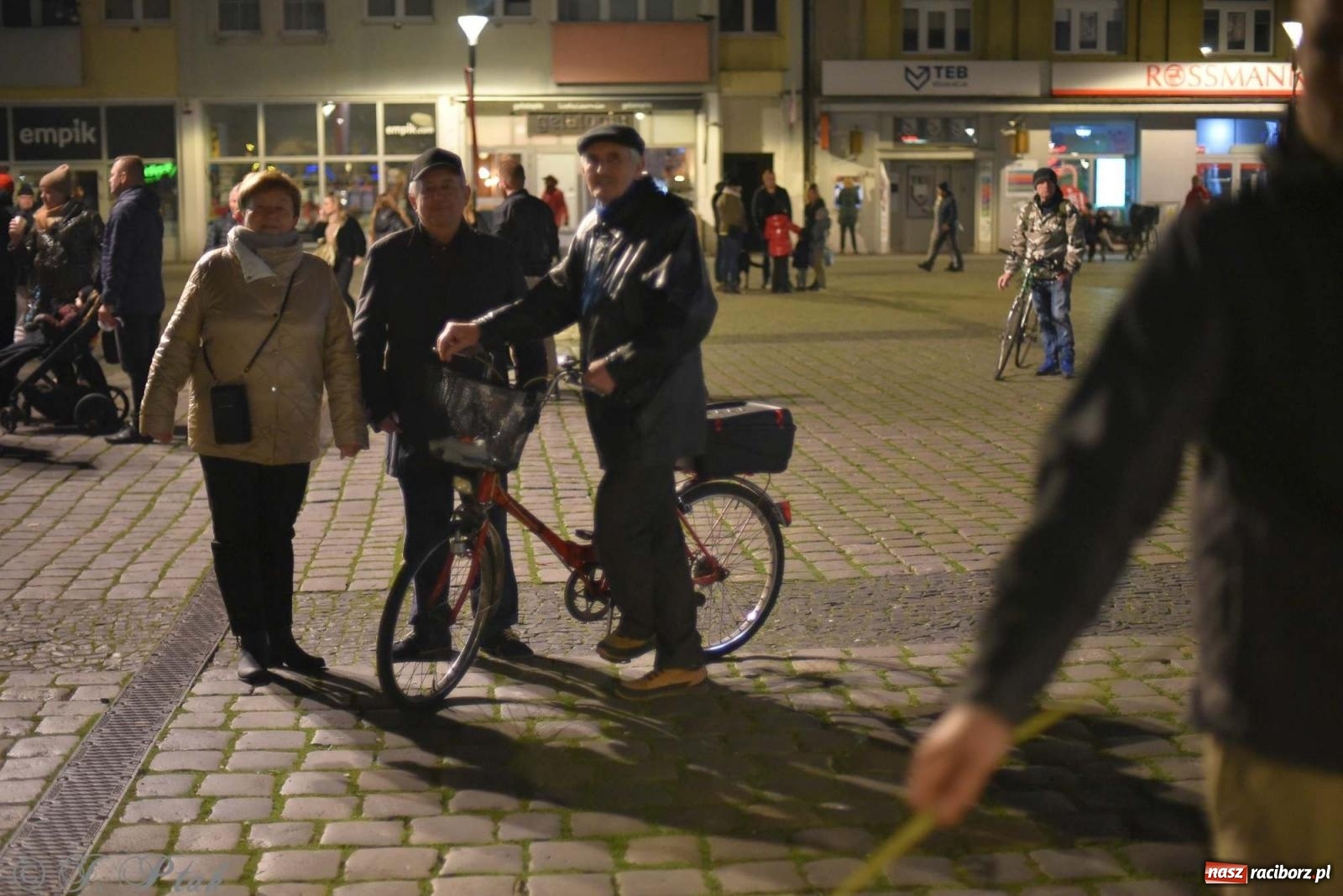 Zdjęcie w galerii na portalu naszraciborz.pl: Klimat jak z czasów legionów. Świąteczny piknik na raciborskim Rynku [FOTO i WIDEO] wiadomości z regionu