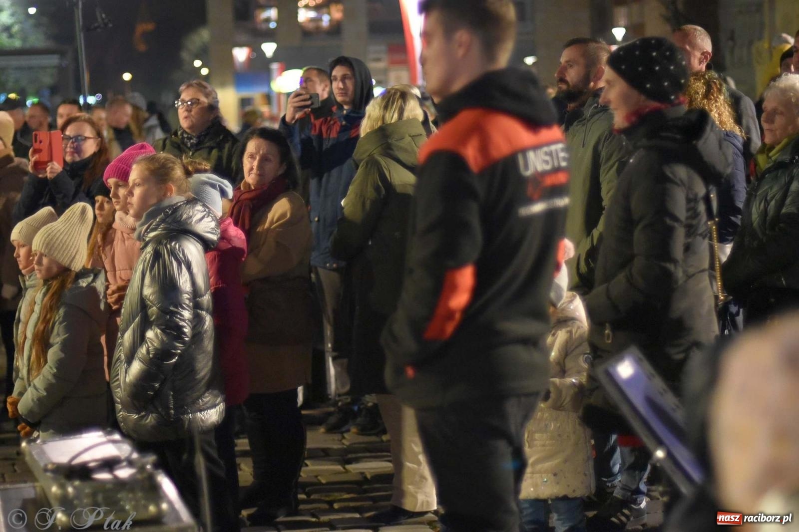 Zdjęcie w galerii na portalu naszraciborz.pl: Klimat jak z czasów legionów. Świąteczny piknik na raciborskim Rynku [FOTO i WIDEO] wiadomości z regionu