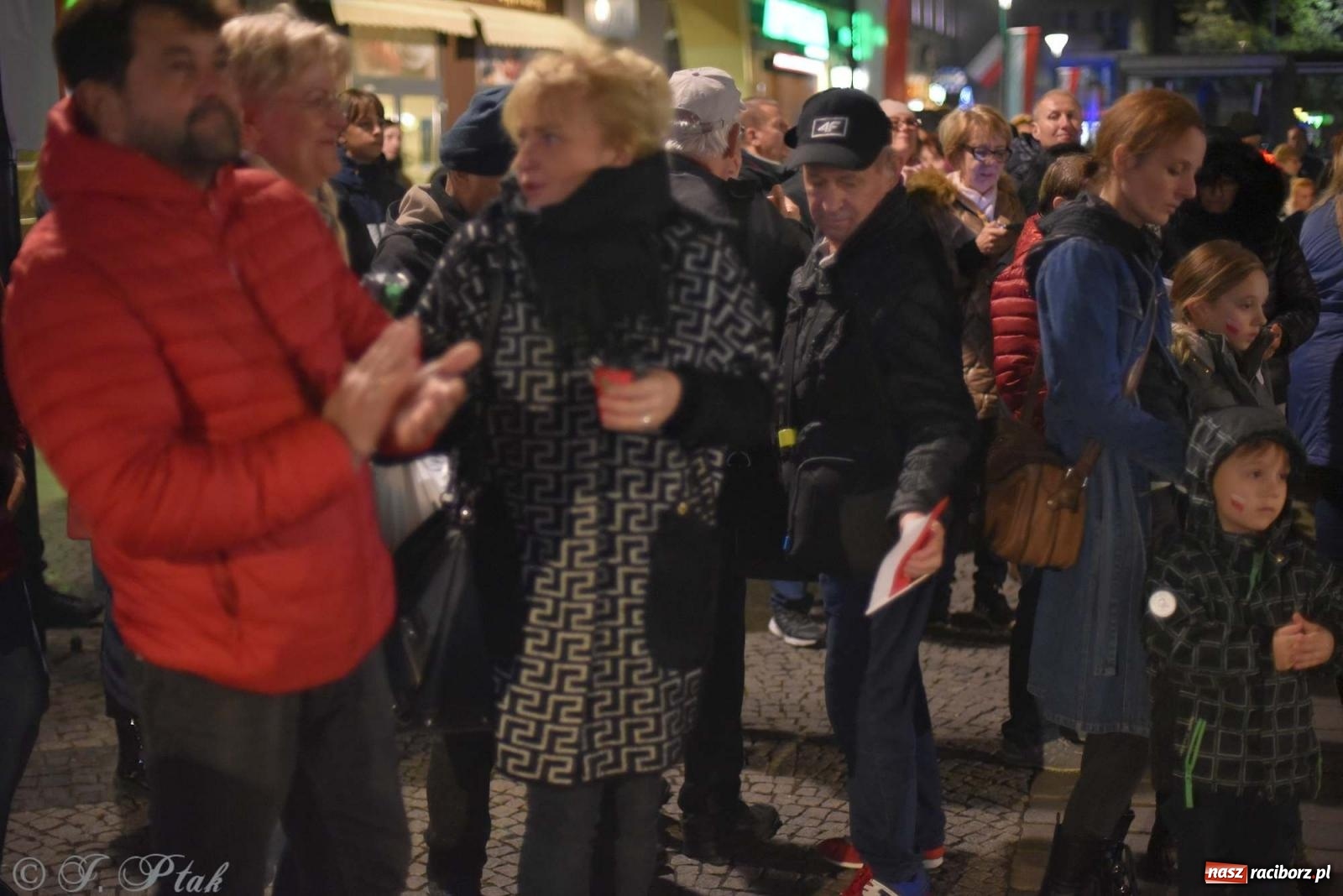 Zdjęcie w galerii na portalu naszraciborz.pl: Klimat jak z czasów legionów. Świąteczny piknik na raciborskim Rynku [FOTO i WIDEO] wiadomości z regionu