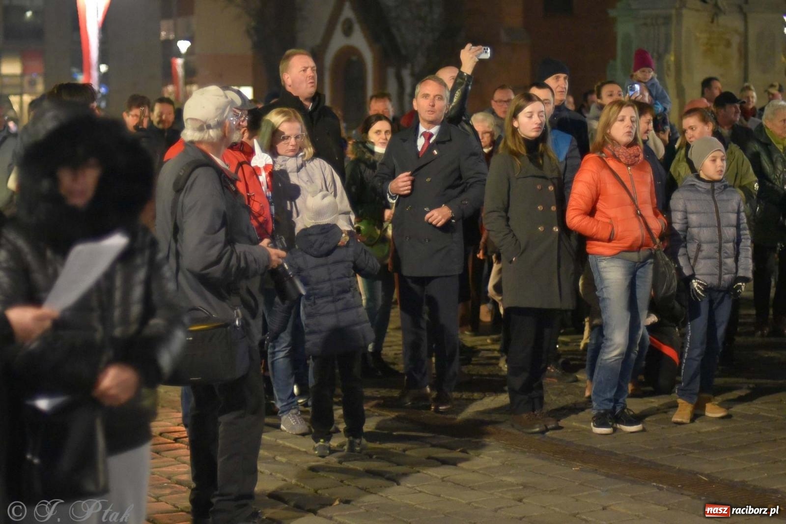 Zdjęcie w galerii na portalu naszraciborz.pl: Klimat jak z czasów legionów. Świąteczny piknik na raciborskim Rynku [FOTO i WIDEO] wiadomości z regionu