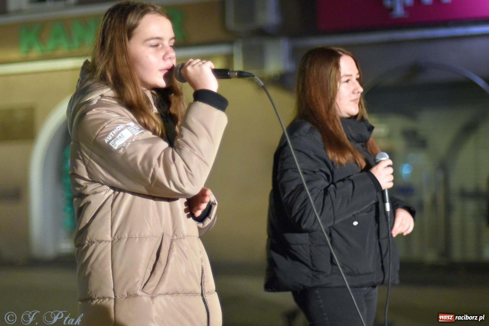 Zdjęcie w galerii na portalu naszraciborz.pl: Klimat jak z czasów legionów. Świąteczny piknik na raciborskim Rynku [FOTO i WIDEO] wiadomości z regionu