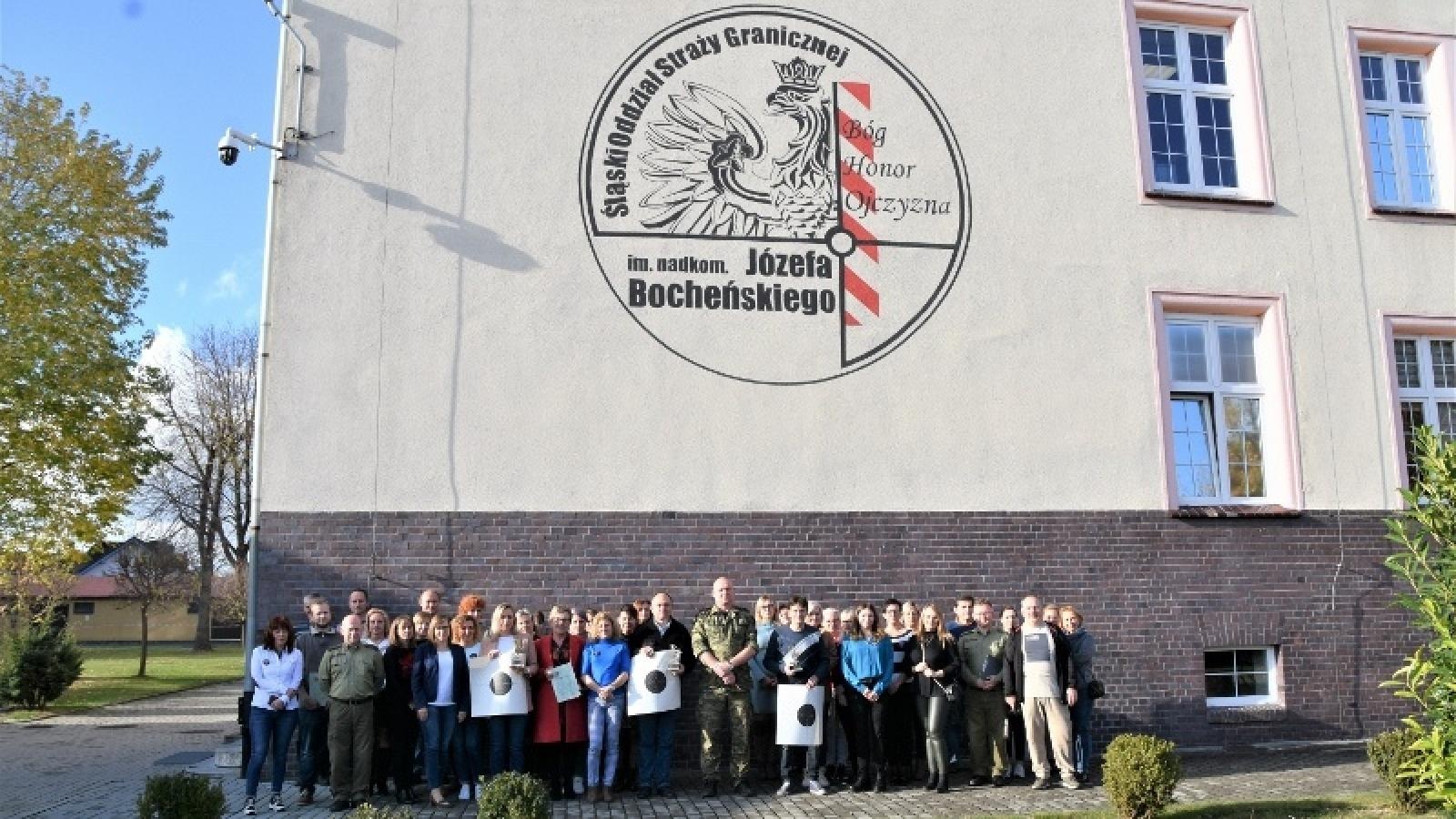 Zdjęcie w galerii na portalu naszraciborz.pl: W Straży Granicznej sprawdzili celność w korpusie cywilnym wiadomości z regionu