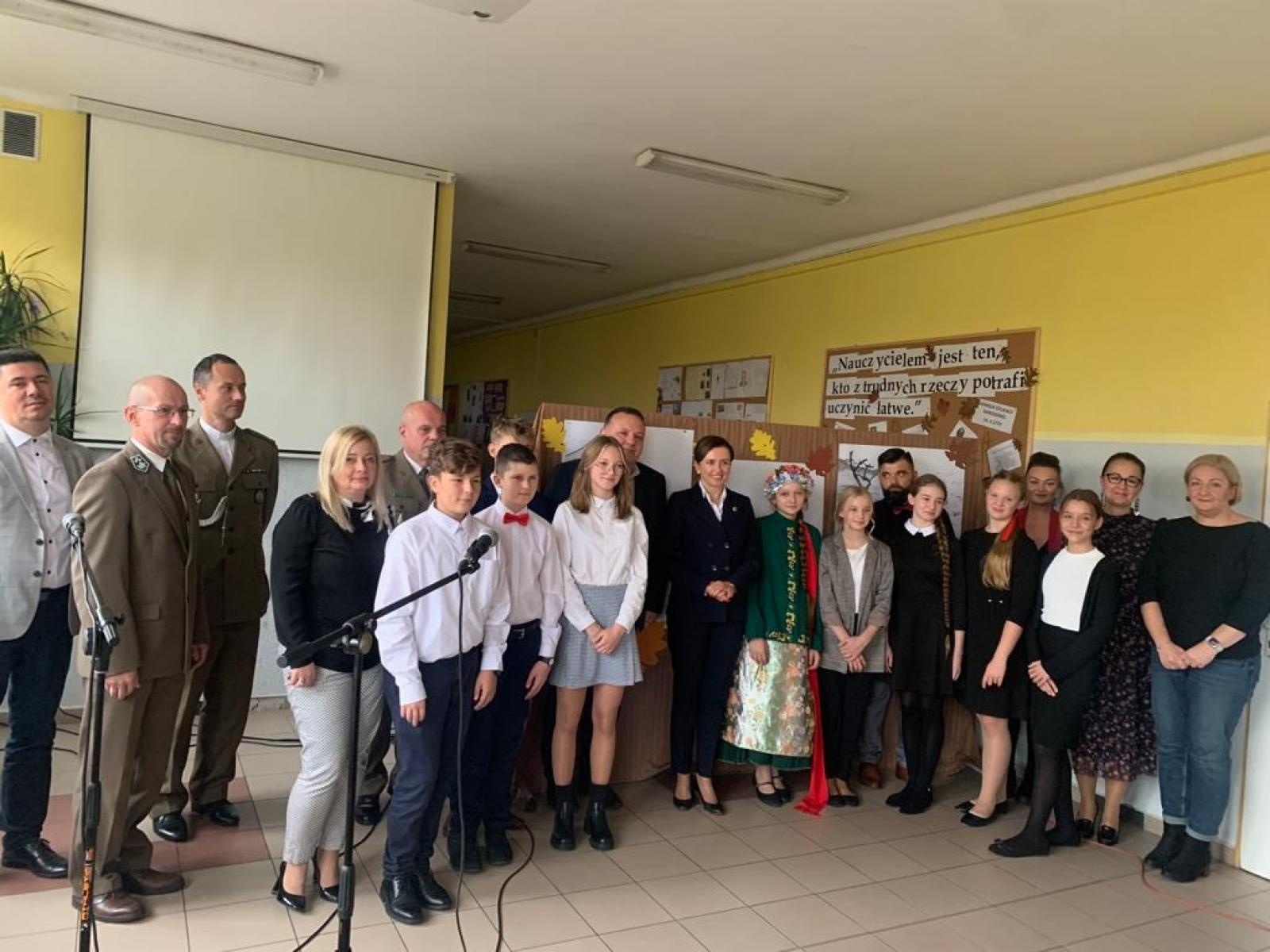 Zdjęcie w galerii na portalu naszraciborz.pl: W Kuźni Raciborskiej uczcili pamięć Karola Grzesika, ofiary NKWD wiadomości z regionu