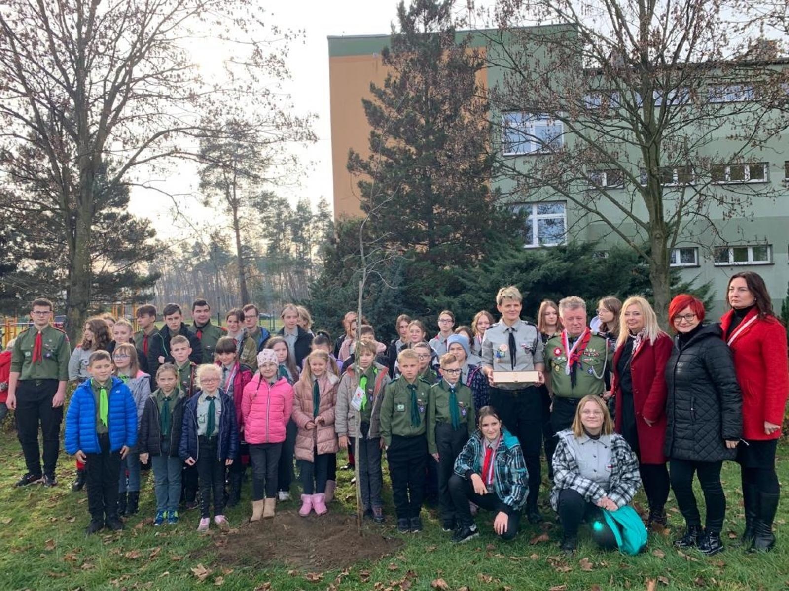 Zdjęcie w galerii na portalu naszraciborz.pl: W Kuźni Raciborskiej uczcili pamięć Karola Grzesika, ofiary NKWD wiadomości z regionu